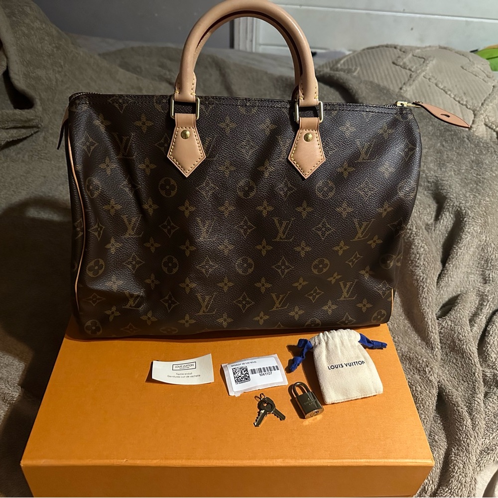 Louis Vuitton Monogram Canvas Speedy 35